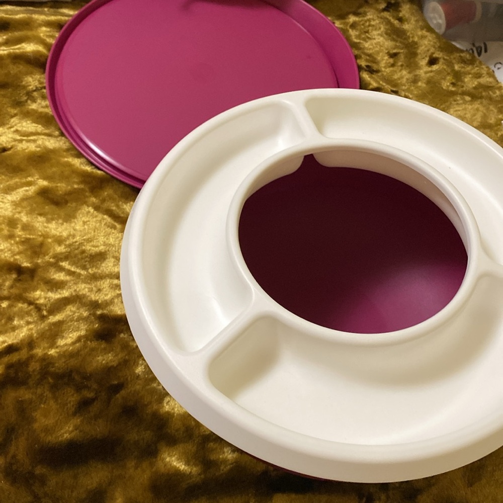 4.3 L Tupperware Bowl With Seal (Lid) and Removable Snack Tray Topper